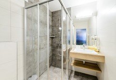 LandhotelKolb-Doppelzimmer-Bad2